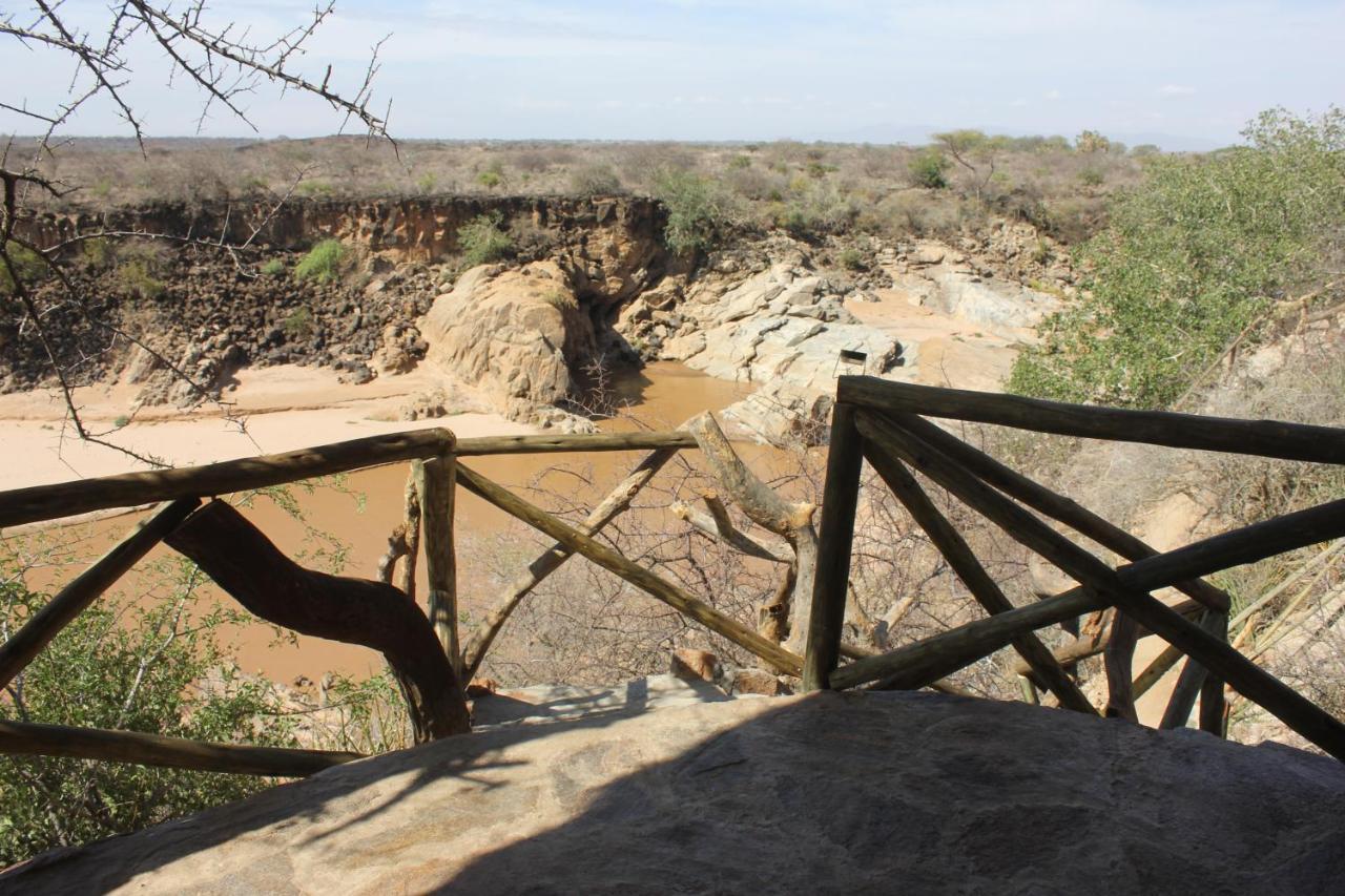 Lion'S Cave Camp, Samburu Villa Archers Post Buitenkant foto