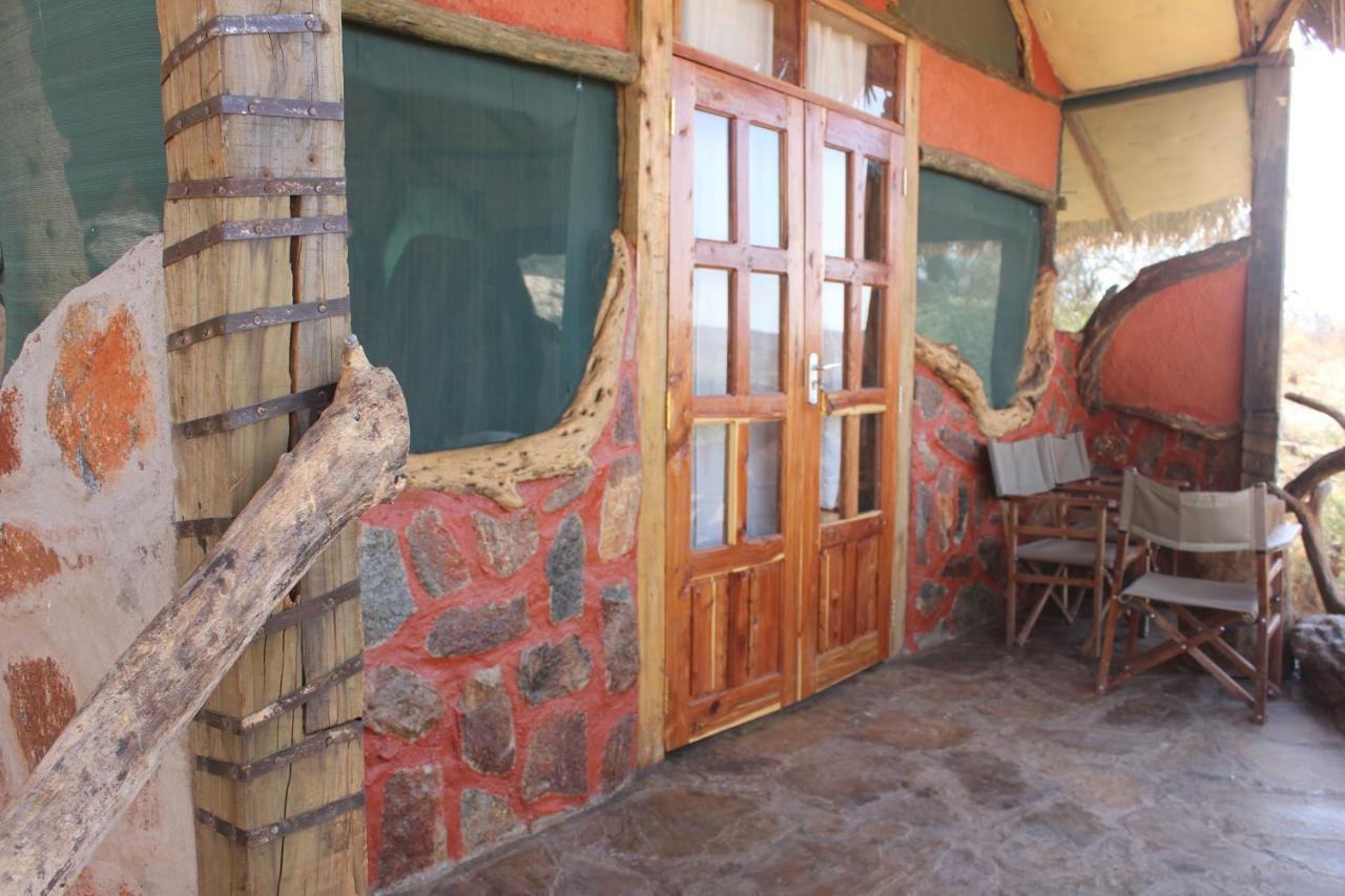 Lion'S Cave Camp, Samburu Villa Archers Post Buitenkant foto