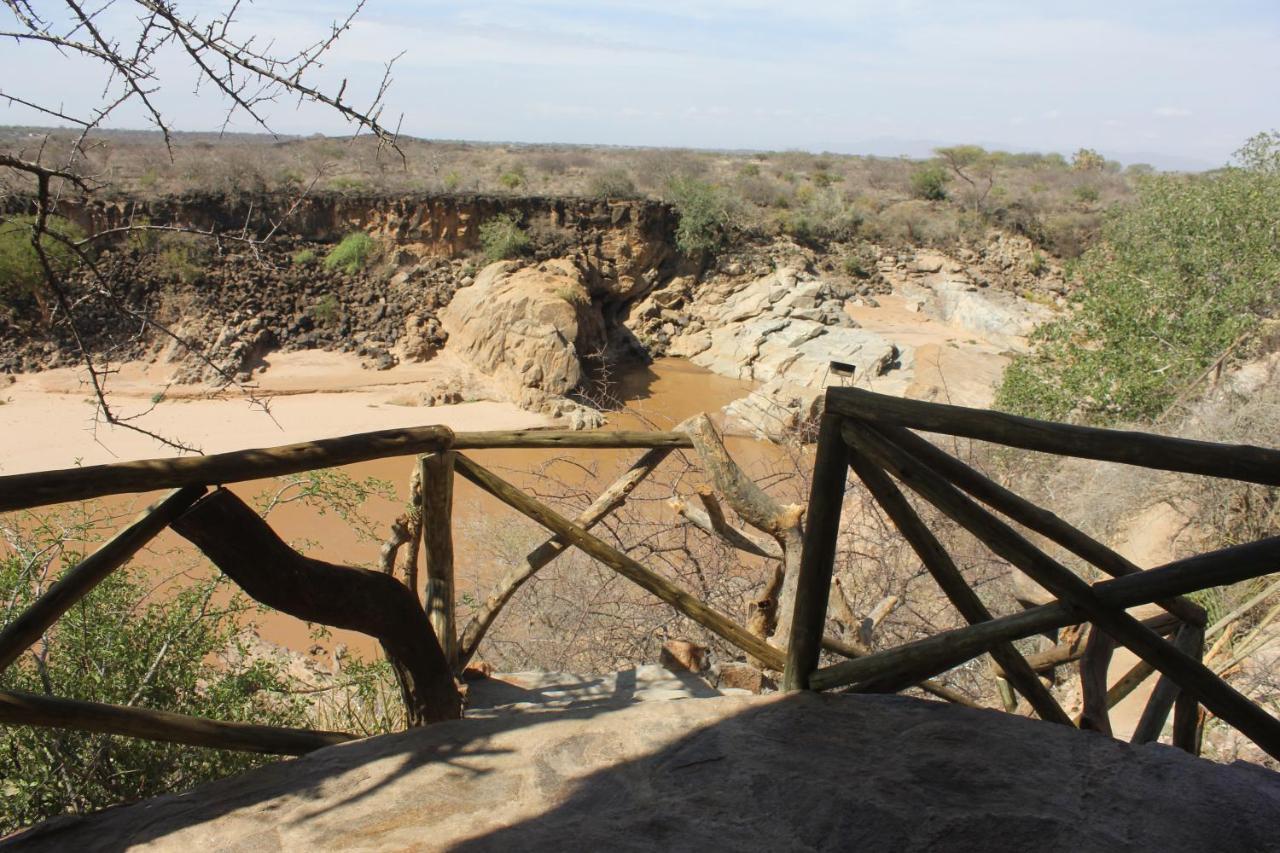 Lion'S Cave Camp, Samburu Villa Archers Post Buitenkant foto