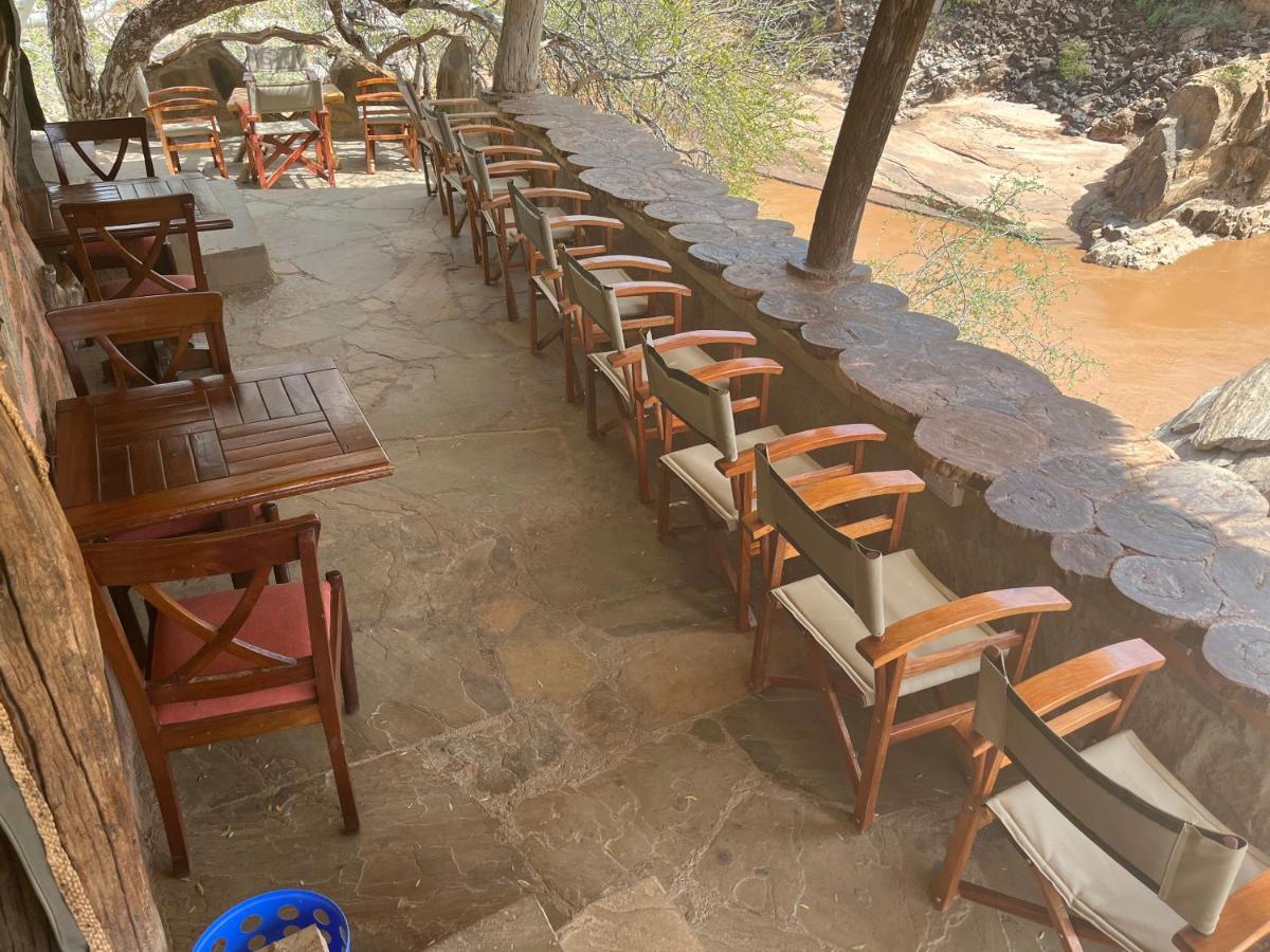 Lion'S Cave Camp, Samburu Villa Archers Post Buitenkant foto
