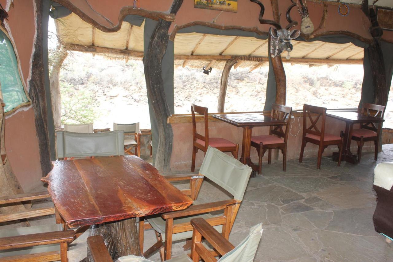 Lion'S Cave Camp, Samburu Villa Archers Post Buitenkant foto