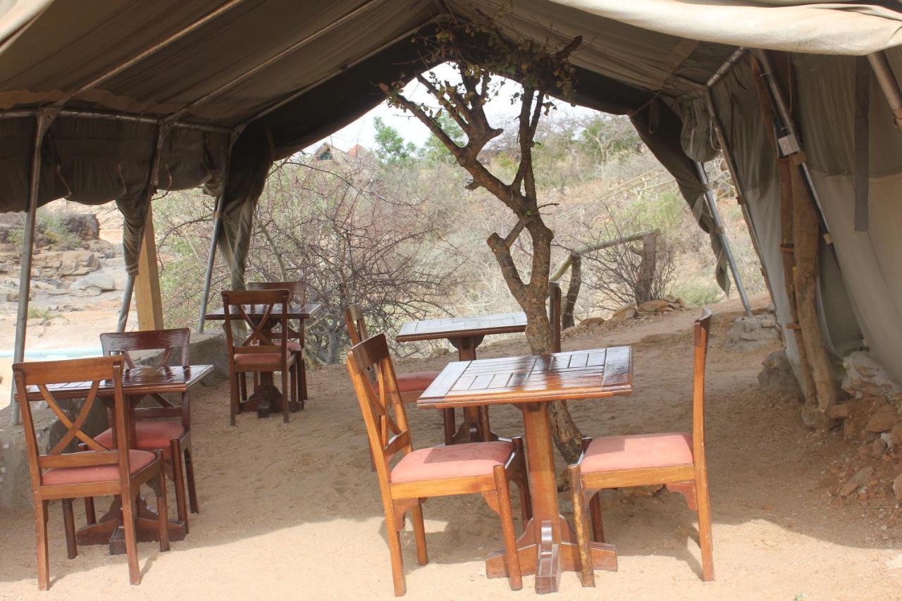 Lion'S Cave Camp, Samburu Villa Archers Post Buitenkant foto