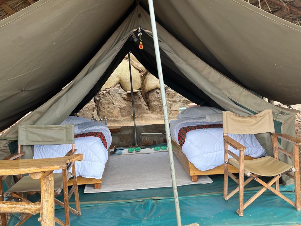 Lion'S Cave Camp, Samburu Villa Archers Post Buitenkant foto