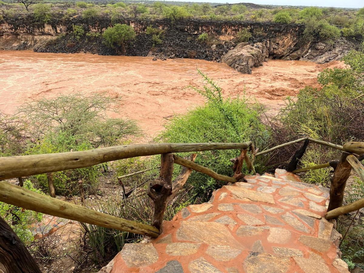 Lion'S Cave Camp, Samburu Villa Archers Post Buitenkant foto