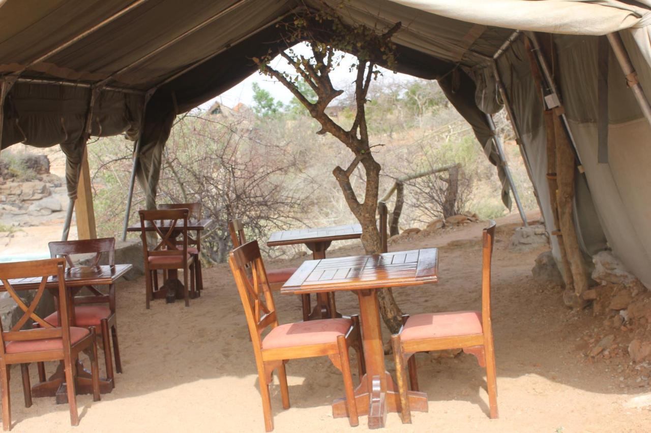 Lion'S Cave Camp, Samburu Villa Archers Post Buitenkant foto