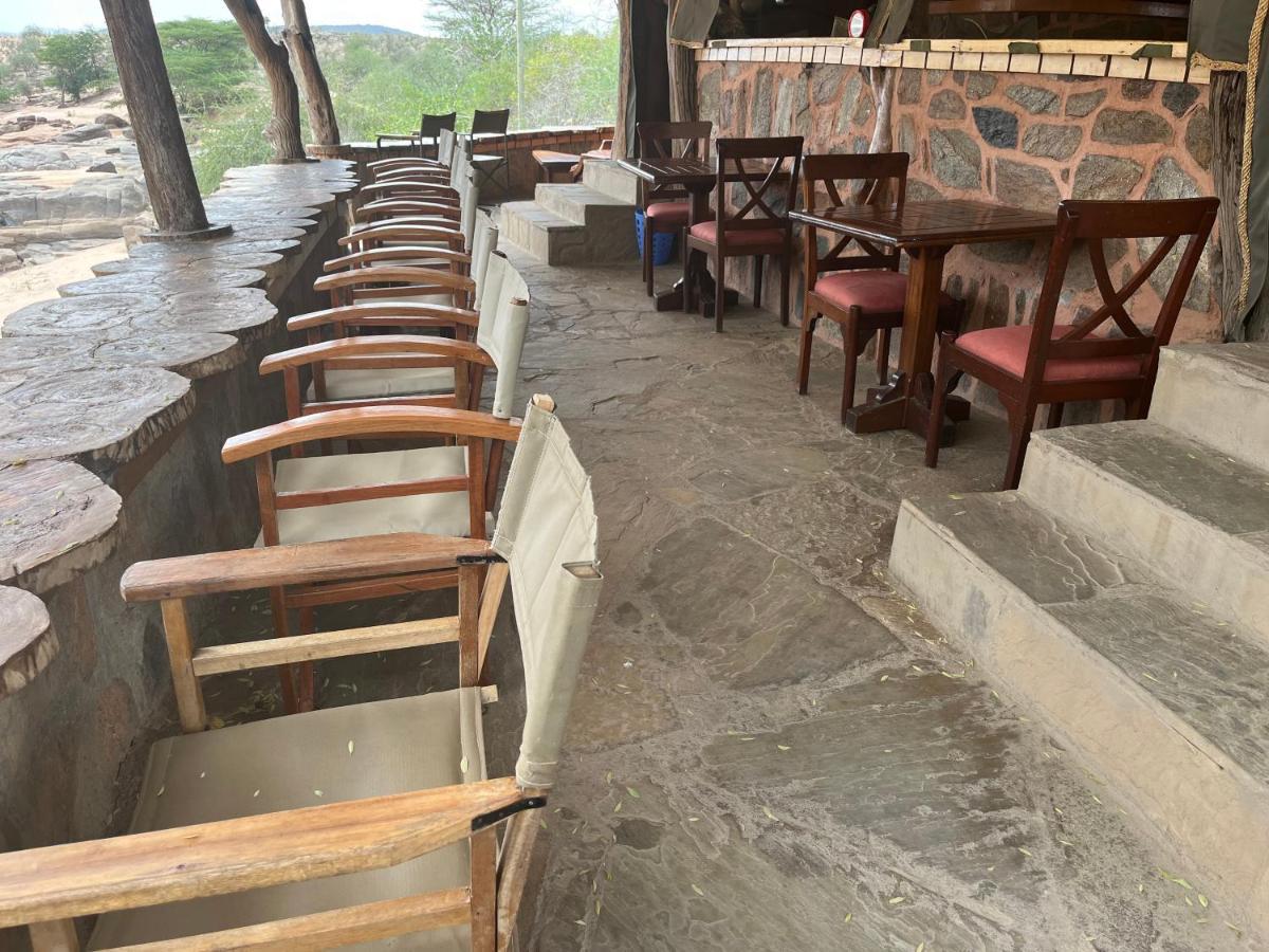 Lion'S Cave Camp, Samburu Villa Archers Post Buitenkant foto