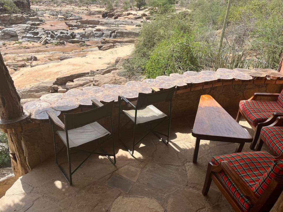 Lion'S Cave Camp, Samburu Villa Archers Post Buitenkant foto