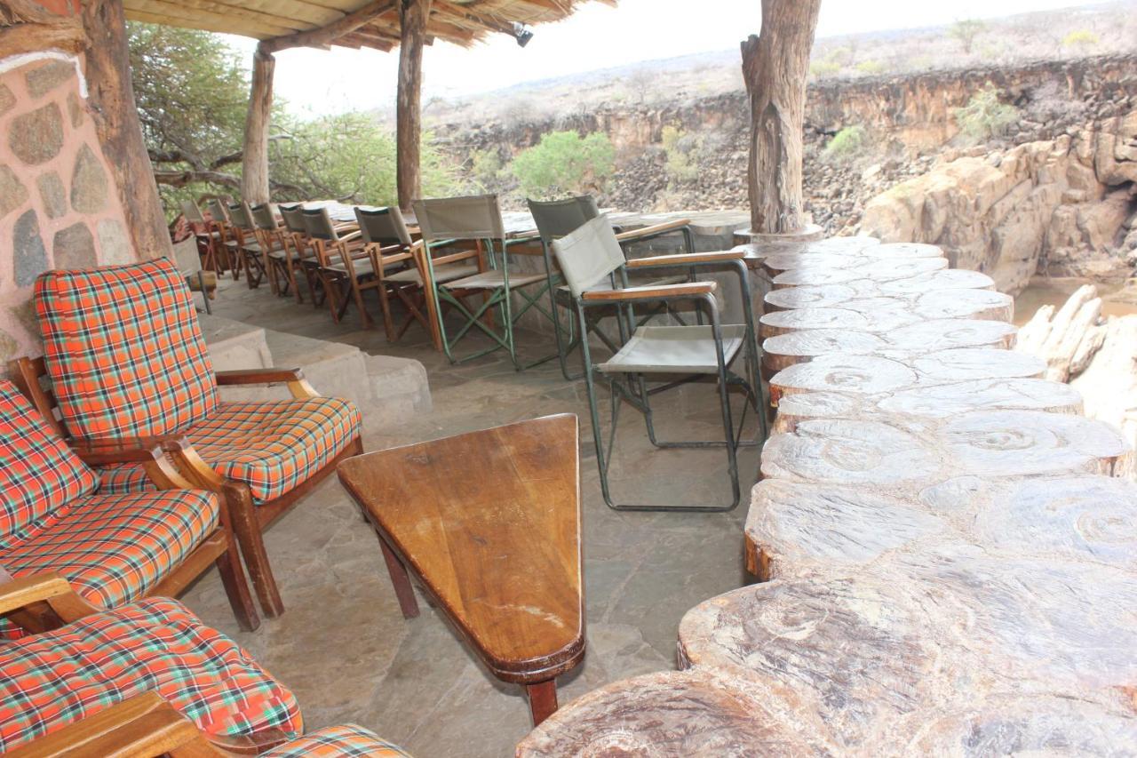 Lion'S Cave Camp, Samburu Villa Archers Post Buitenkant foto