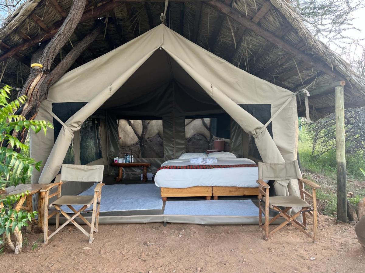 Lion'S Cave Camp, Samburu Villa Archers Post Buitenkant foto